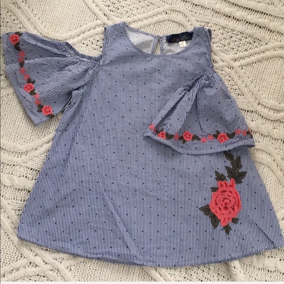 Francesca's Collections Tops - Francesca’s blue and white cold shoulder top XS